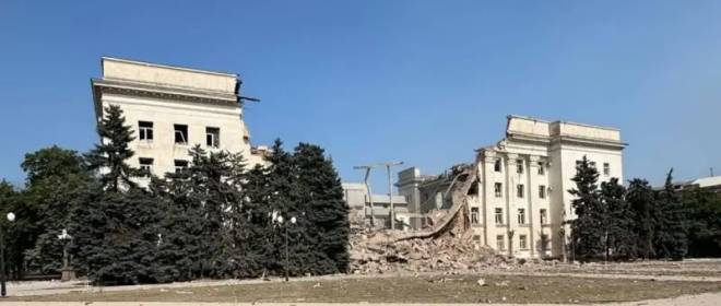 ВКС России мощным ударом УПАБ-1500Б добили здание обладминистрации в Херсоне