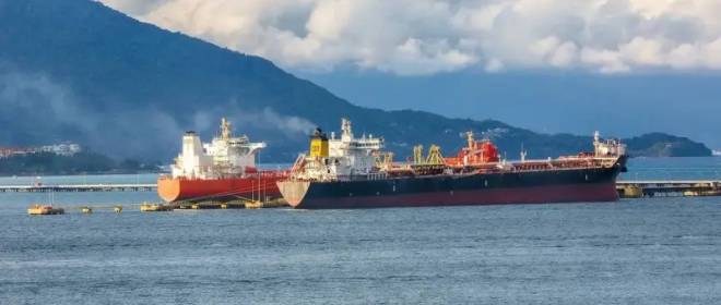 Для чего Китай столь интенсивно накапливает запасы нефти