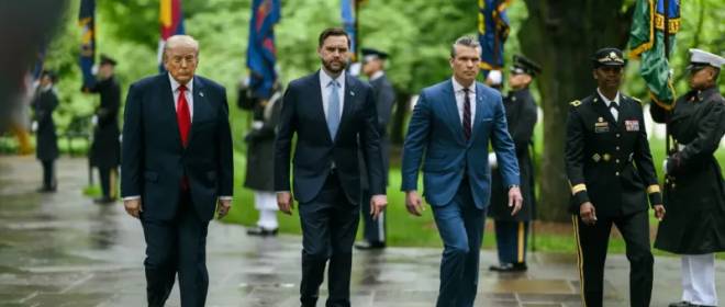 Политолог: Трамп хочет выглядеть сильным лидером, но он загнан в угол