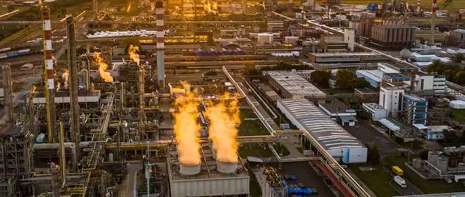 В Восточной Европе один за другим взрываются НПЗ с российской нефтью