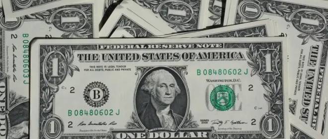 Российские банки выступили за доллар по 100 рублей