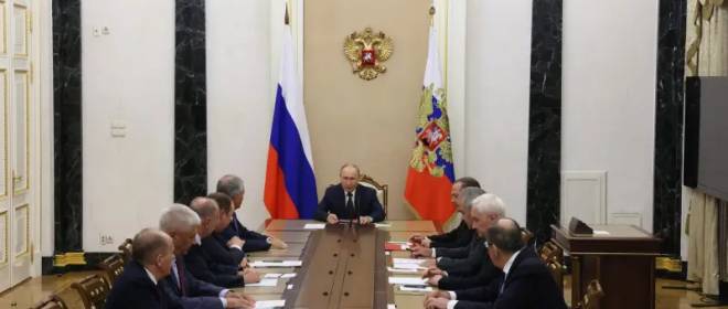 Очевидно, решения приняты: после заседания Совбеза РФ Путин обзванивает союзников