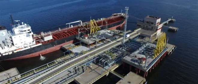 Самолет НАТО навел дроны ВСУ на крупнейший нефтеналивной порт на Балтике