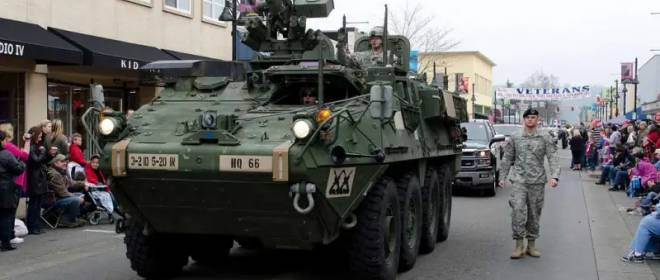 Трамп на день рождения примет военный парад в Вашингтоне