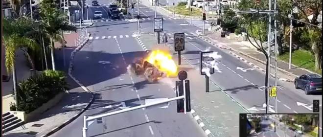 Прилет суббоеприпаса иранской ракеты Khorramshahr по Тель-Авиву сняли на видео