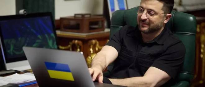 Киеву не стоит помогать, все деньги будут украдены – Bloomberg