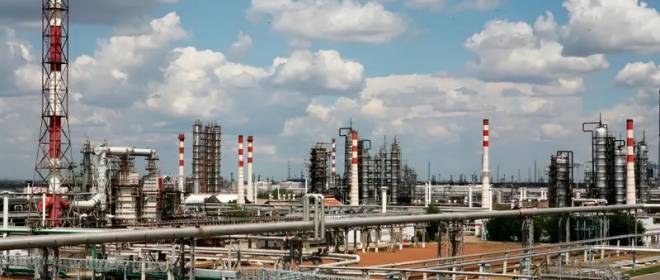 Очередной российский НПЗ остановил прием нефти после ударов ВСУ