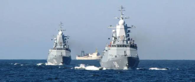 ВМФ РФ сопровождает торговые суда, защищая от европейских пиратов