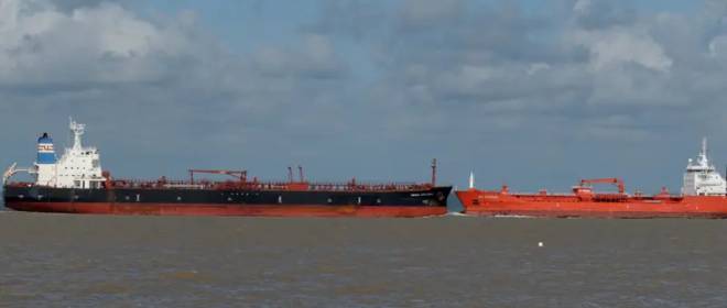 Арестованным в 2023 году иранским супертанкером с нефтью завладеет Россия