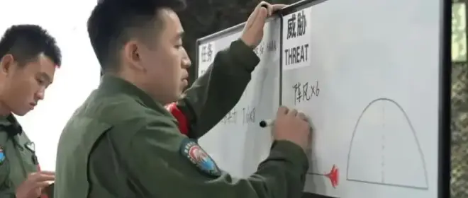 Китайцы отрабатывают воздушные бои J-16 НОАК с французскими Rafale