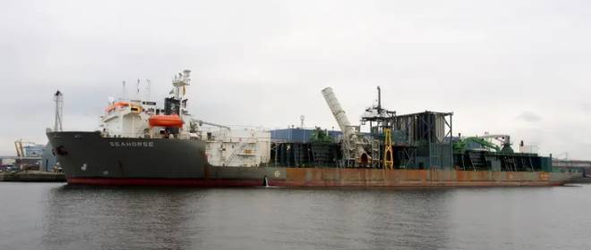 Военный корабль США заблокировал шедший в Венесуэлу российский танкер