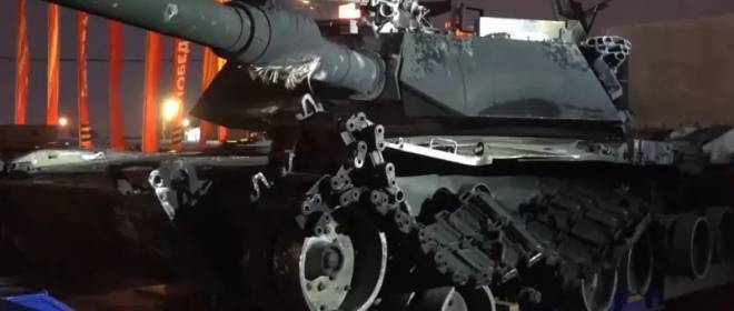 Il carro armato americano M1 Abrams è stato consegnato alla mostra del Ministero della Difesa sulla collina Poklonnaya