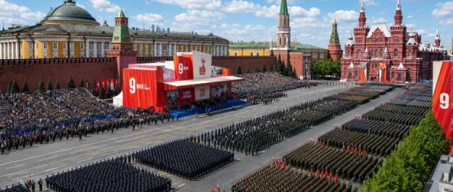 WSJ: культ Дня Победы начал работать против Москвы