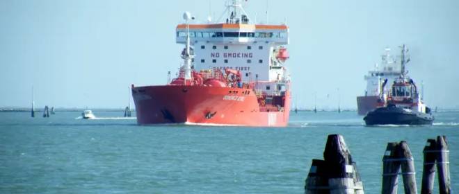 Экспорт иранской нефти резко возрос после того, как атака Израиля привела к зачистке поставок