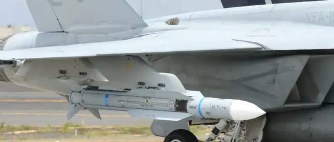 Новейшая ракета класса «воздух-воздух» большой дальности поступила на освоение в строевые части авиации ВМС США