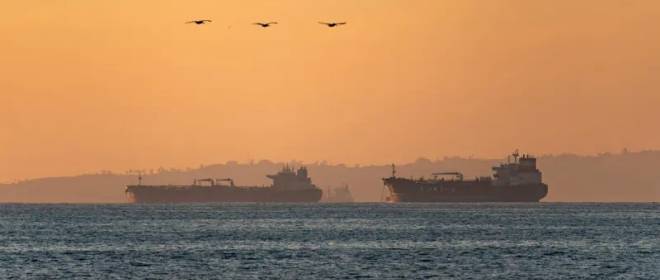 «Профессионалы, но не моряки»: РФ специфически защищает суда теневого флота