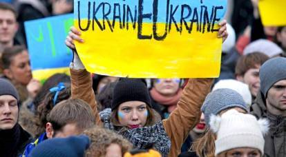 ウクライナは私たちの目の前で姿を消します：「独立」はどうなったか