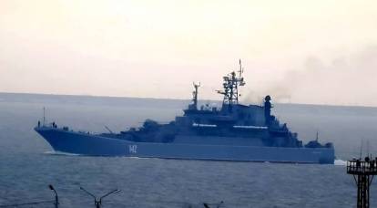 Опубликованы спутниковые снимки последствий удара ВСУ по десантному кораблю в Феодосии