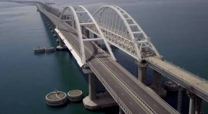 Na Ucrânia, apresentou uma versão incomum da morte da ponte da Crimeia
