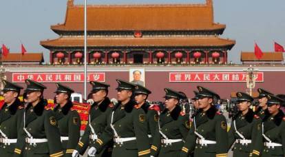 Китай продлил учения армии на месяц