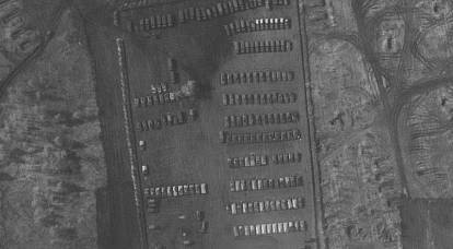 Das Feldlager der RF-Streitkräfte, das nahe der ukrainischen Grenze stationiert ist, wird aus dem Weltraum gezeigt