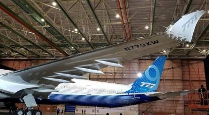 A Boeing levanta o maior navio bimotor do mundo pela primeira vez