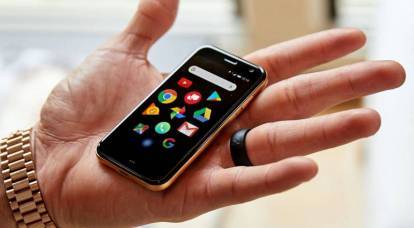 Vytvořil nejmenší Android smartphone na světě