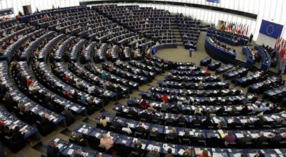 O Parlamento Europeu reconheceu a URSS como a culpada pela eclosão da Segunda Guerra Mundial