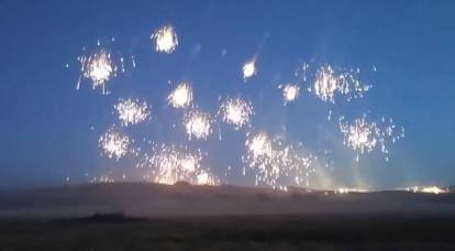 炮兵用 Grad MLRS 的燃烧弹烧毁了乌克兰武装部队的防御工事