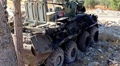 Suriye'de güçlü bir kara mayını nedeniyle hasar gören bir Rus BTR-82A'nın fotoğrafı vardı