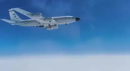 アメリカの偵察機RC-135Bがフィンランドからロシア国境に初飛行