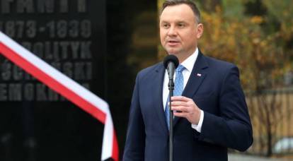 Der polnische Präsident vergleicht die LGBT-Bewegung mit dem Kommunismus und zeigt, was gefährlicher ist