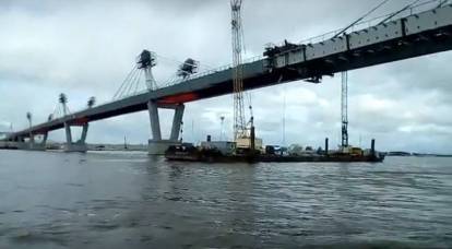 Russland und China legten Teile der Brücke über den Amur an
