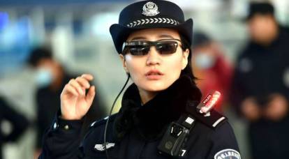 De politie in China krijgt een bril die de criminelen "opmerkt"