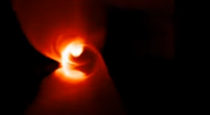 Астрономы впервые показали фото черной дыры