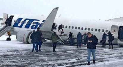 Самолет UTair сел без задних шасси в Республике Коми