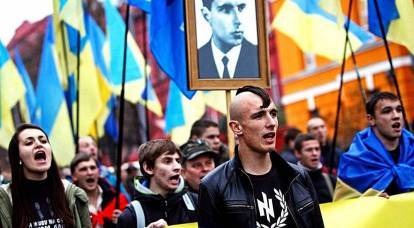 Die russische Flagge und die Inschrift "OMON" zwangen die ukrainischen Nazis, die Kleidung des Mannes zu zerschneiden