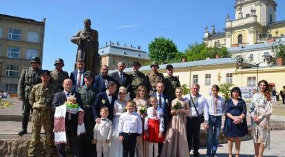 Lviv'de konuklar düğüne faşist şeklinde geldi