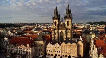 Власти Чехии не унимаются: премьер страны призвал страны ЕС высылать российских дипломатов