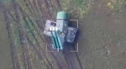 The destruction of the Ukrainian air defense system "Buk" and the Polish self-propelled gun "Crab" is shown