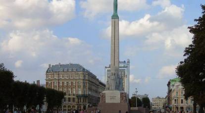 Военные США осквернили памятник в Латвии и были наказаны