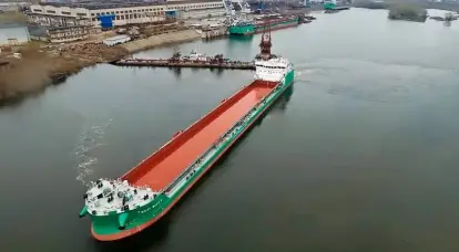 Για πρώτη φορά στη σύγχρονη ιστορία: ξεκίνησε η ναυπήγηση ενός παγκόσμιου πλοίου ξηρού φορτίου στη Ρωσία