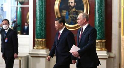 Аналитик: Россия в одиночку уже может противостоять всему Западу, а если присоединится Китай?