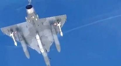 Der Su-30-Pilot filmte das Abfangen von drei französischen Flugzeugen über dem Schwarzen Meer