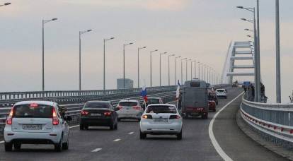 Стали известны объемы трафика Крымского моста за 10 месяцев
