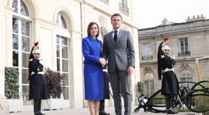 Макрон и Санду договорились о постоянной военной миссии Франции в Молдавии
