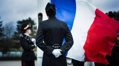 "Frankreich am Rande des Zusammenbruchs": Die Generäle lehnten die Politik von Macron ab