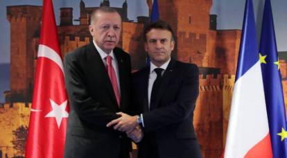 França "inveja" da Turquia para a Rússia: Macron novamente quer um diálogo com Putin