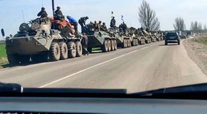 Una colonna di marines della Marina russa, diretta nel Donbass, impressionò i russi