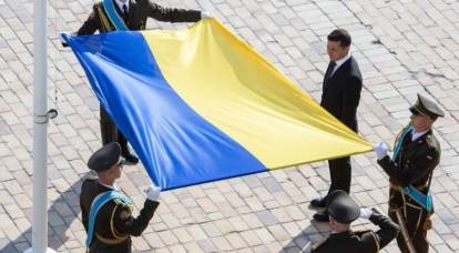 Украинские военные промаршировали в Киеве под бандеровский гимн